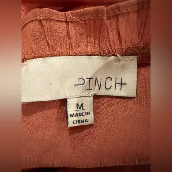 Pinch Flutter sleeve pleated top Size Medium
color burnt orange - Picture 6 of 7